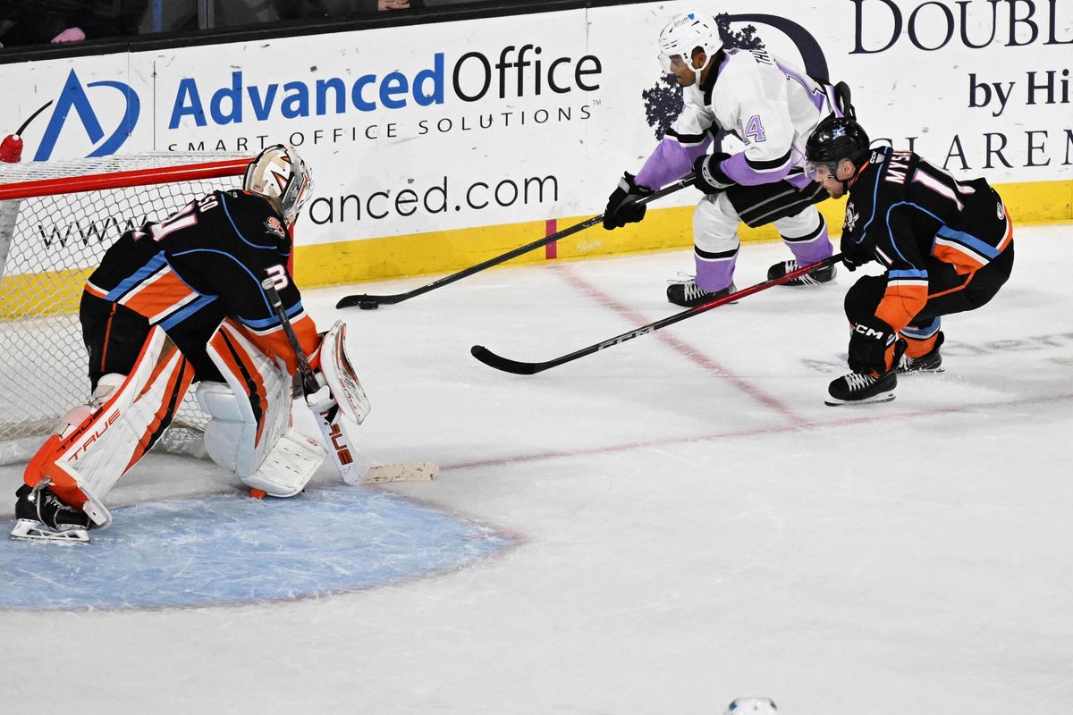 Ontario Reign forward Akil Thomas (14) gains possession during an AHL hockey game against the San Diego Gulls, Saturday November 8th, 2025 in Ontario, Calif.