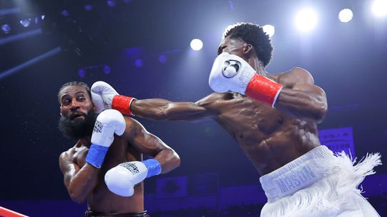 Abdullah Mason survives slow start, stops Albert Bell in controversial 12th-round finish taken at Wolstein Center (Boxing)