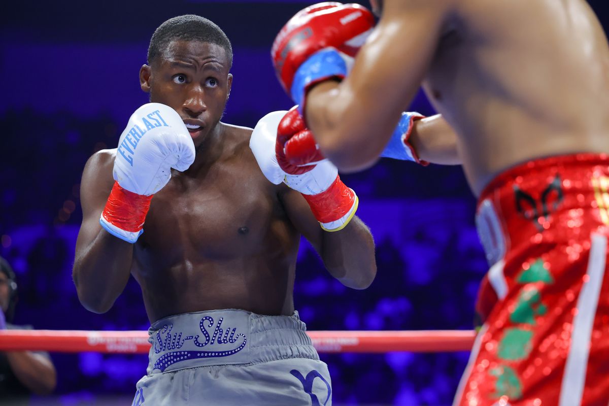 Bruce Carrington keeps his guard up against Rene Palacios in their WBC featherweight title bout. Bruce Carrington keeps his guard up against Rene Palacios in their WBC featherweight title bout.