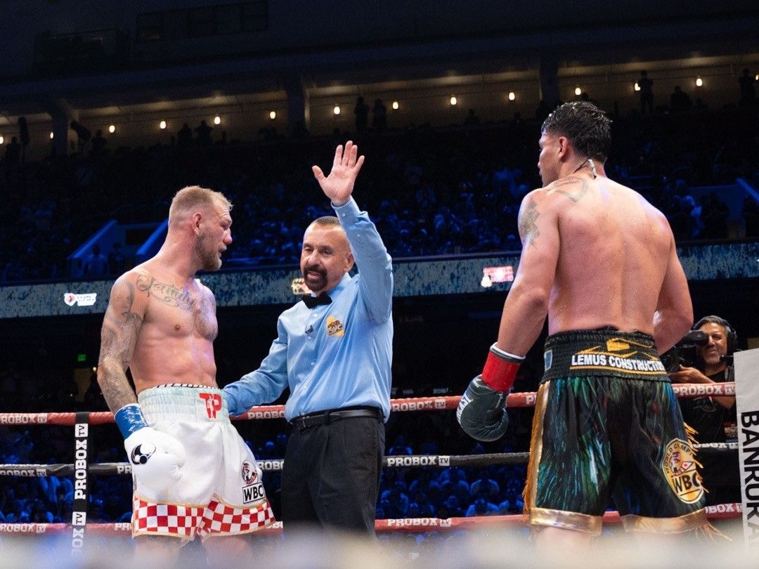 Referee Ray Corona waves off the fight at 2:23 of the 10th round, handing Martinez the TKO victory. Referee Ray Corona waves off the fight at 2:23 of the 10th round, handing Martinez the TKO victory.