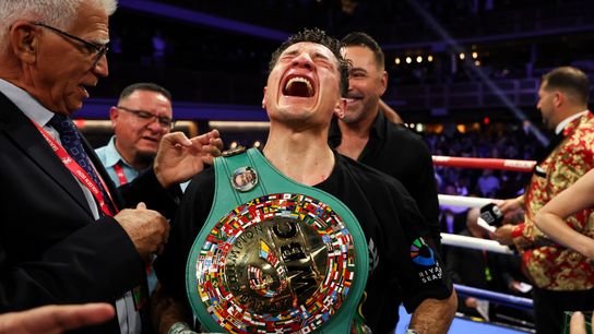 William Zepeda outworks Lamont Roach Jr. to become WBC lightweight champion taken at The Theater at Virgin Hotels (Boxing)