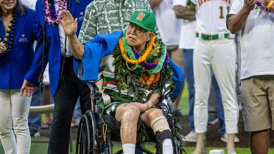 Les Murakami honored with Hall of Fame ceremony at home stadium taken HONOLULU (Hawaii)