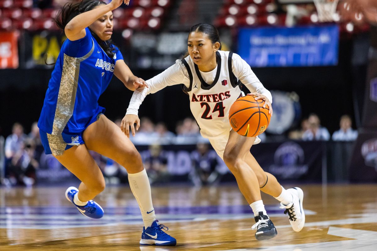 San Diego State Aztecs guard Naomi Panganiban (24) dribbles the ball towards the basket during a Mountain West Tournament quarterfinal game between the San Diego State Aztecs and the Air Force Falcons, Sunday March 8, 2026 in Las Vegas, Nev.