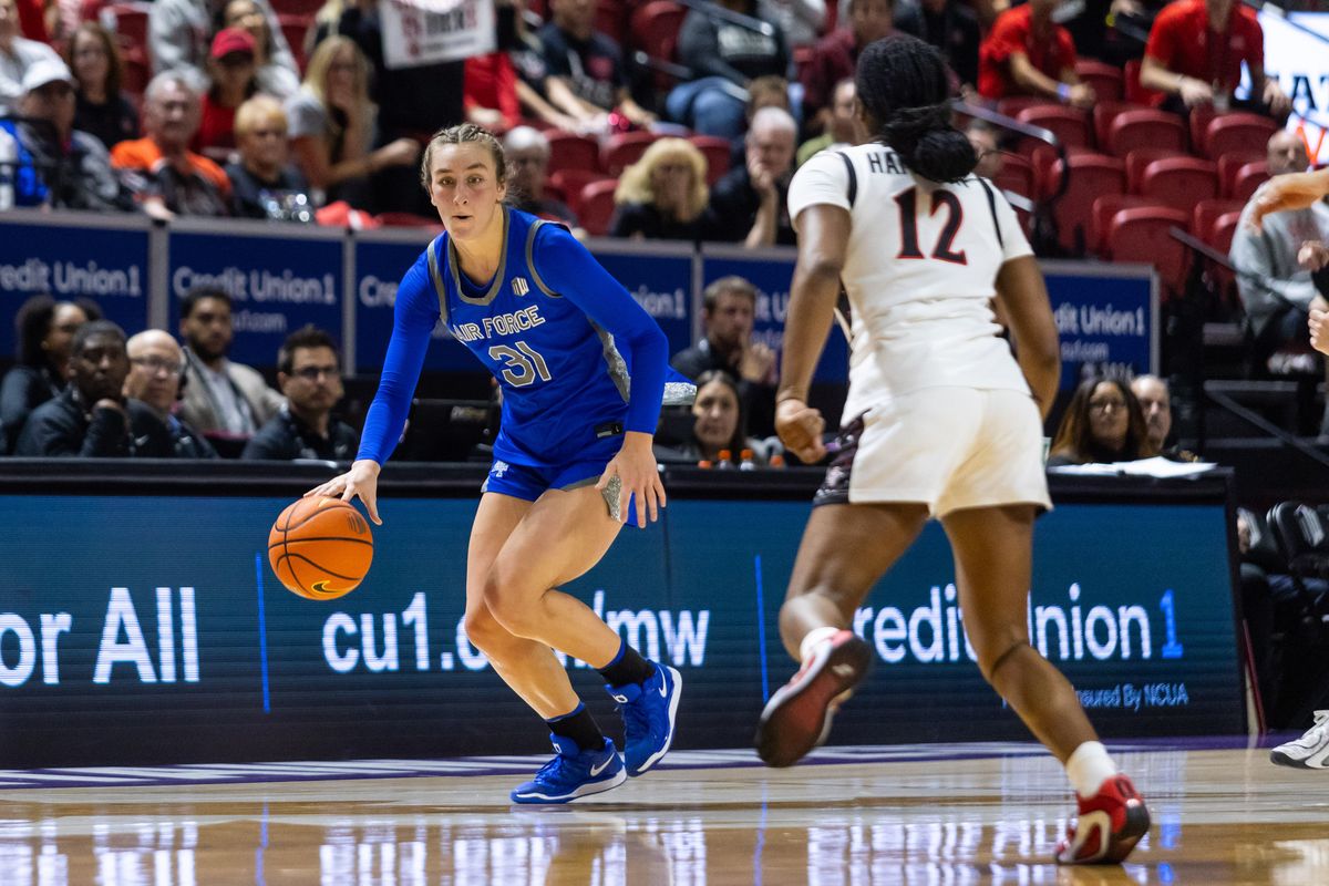 Air Force Falcons forward Emily Adams (31) dribbles the ball up the court during a Mountain West Tournament quarterfinal game between the San Diego State Aztecs and the Air Force Falcons, Sunday March 8, 2026 in Las Vegas, Nev.