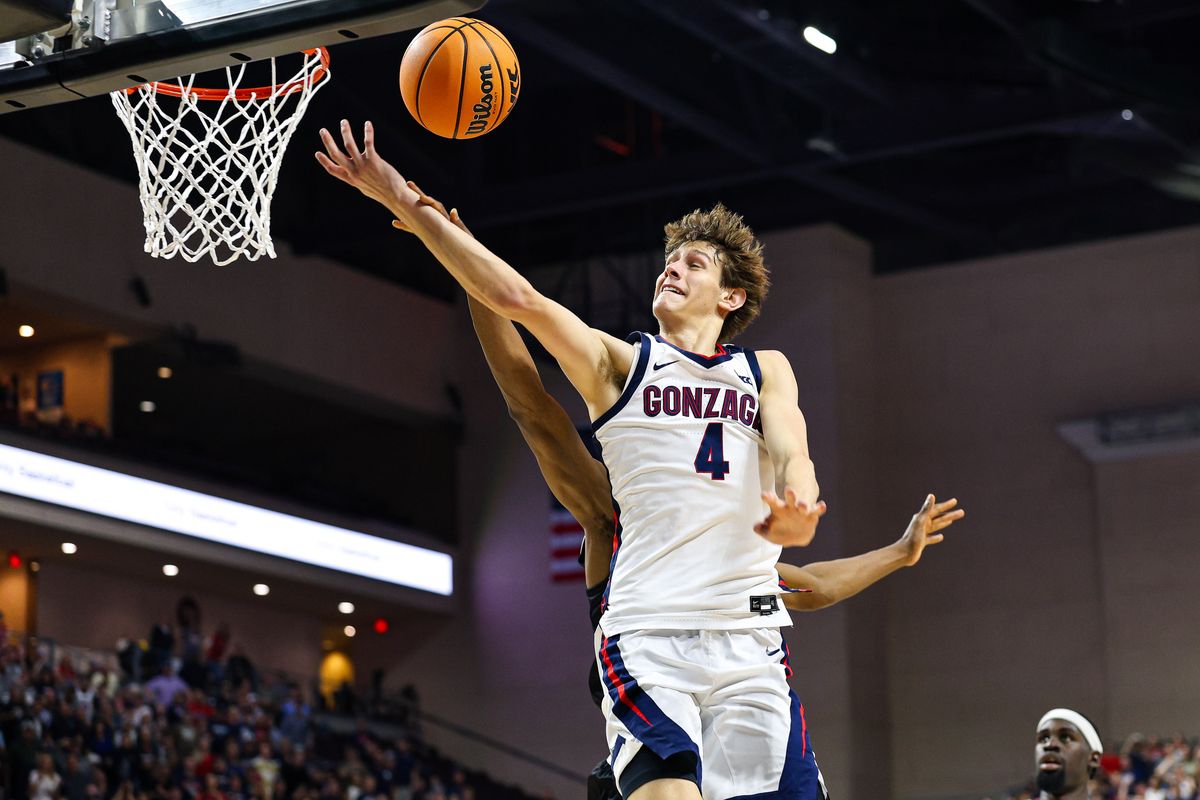 Gonzaga Bulldogs G Davis Fogle (4) is fouled as he makes a lay-up shot during the 2026 WCC Conference Championship Game against the Santa Clara Broncos on Tuesday, March 10, 2026, in Las Vegas, Nevada. 