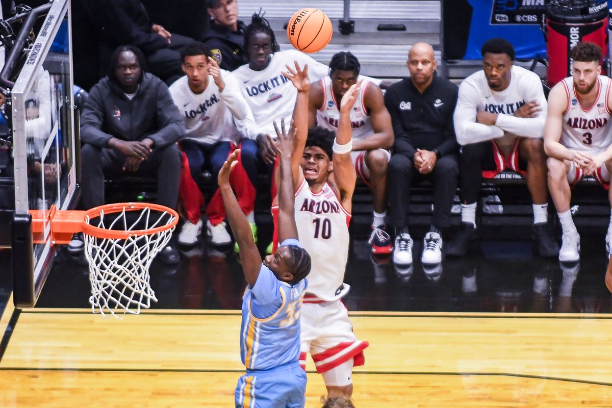 Arizona forward Koa Peat (10) makes a layup during an NCCA March Madness game against  LIU Friday March 20, 2026 in San Diego, California.