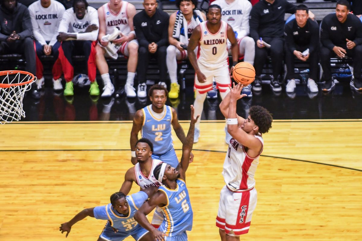 Arizona forward Koa Peat (10)  makes jump shot during an NCCA March Madness game against  LIU Friday March 20, 2026 in San Diego, California.