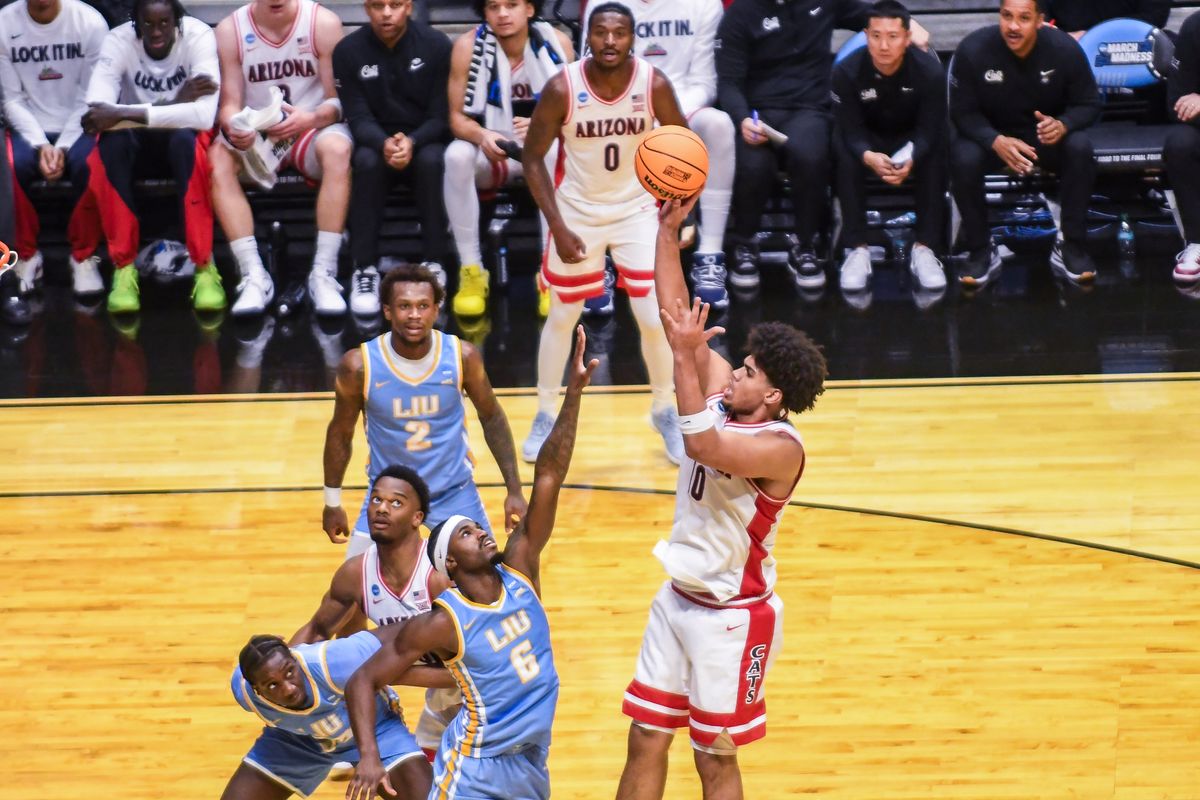 Arizona forward Koa Peat (10)  makes jump shot during an NCCA March Madness game against  LIU Friday March 20, 2026 in San Diego, California.