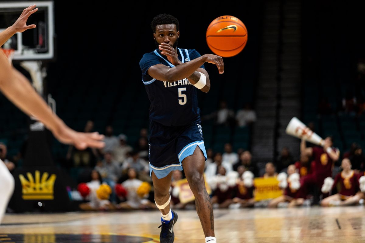 Villanova guard Wooga Poplar (5) passes the ball during a College Basketball Crown Tournament game between the USC Trojans and the Villanova Wildcats, Thursday April 3, 2025 in Las Vegas, Nev.