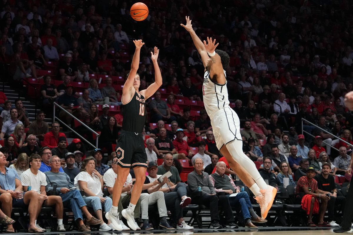 Idaho State forward Connor Hollenbeck (10) shoots a three during an NCAA basketball game against SDSU, Sunday November 09, 2025 in San Diego, California.