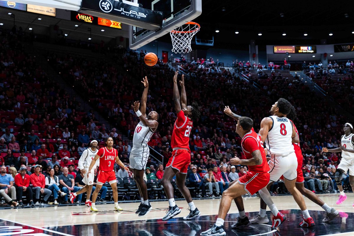 San Diego State guard BJ Davis (10) makes a shot during an NCAA Basketball game between Lamar and San Diego State, Wednesday December 10, 2025 at Viejas Arena in San Diego, Calif.