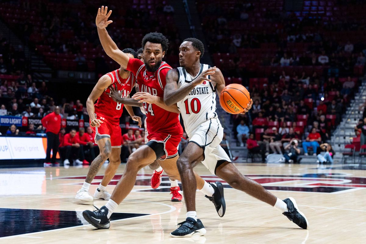San Diego State guard BJ Davis (10) drives during an NCAA Basketball game between Lamar and San Diego State, Wednesday December 10, 2025 at Viejas Arena in San Diego, Calif.