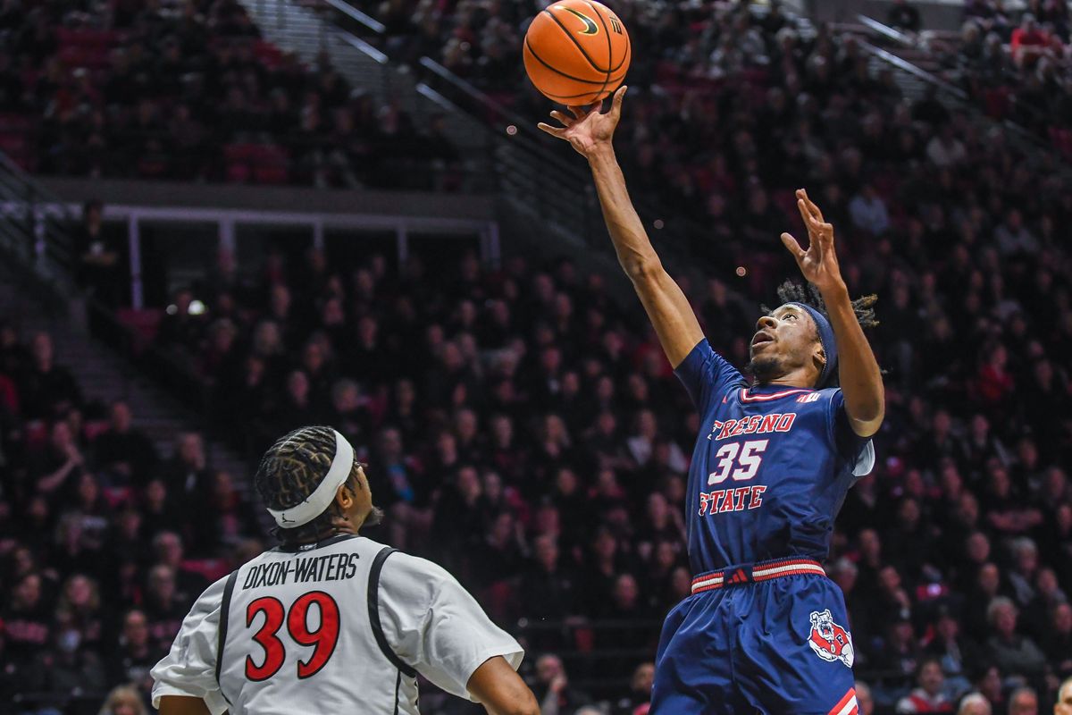 DeShawn Fresno State  Gory (35) makes a shot in the paint during an NCAA men’s basketball game against  SDSU.  Saturday January 10, 2026 in  San Diego, California.
