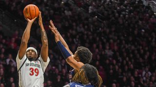 Utah State makes key 3's late, Aztecs drop road conference showdown taken at Dee Glen Smith Spectrum (San Diego State Aztecs). Photo by Ardie Crenshaw - The Sporting Tribune