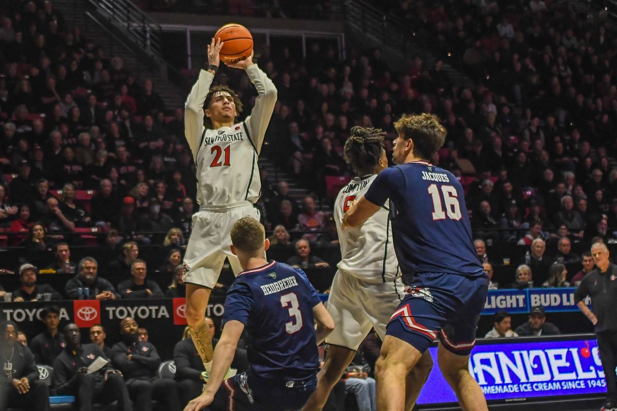 SDSU  Miles Byrd (21) rises over Fresno State  Jake Heidbreder (3) for the shot during an NCAA men’s basketball game against  Fresno State.  Saturday January 10, 2026 in  San Diego, California.