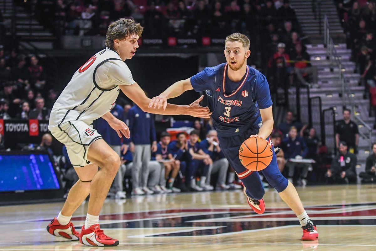 Fresno State  Jake Heidbreder (3) drives to the basket during an NCAA men’s basketball game against  Fresno State.  Saturday January 10, 2026 in  San Diego, California.