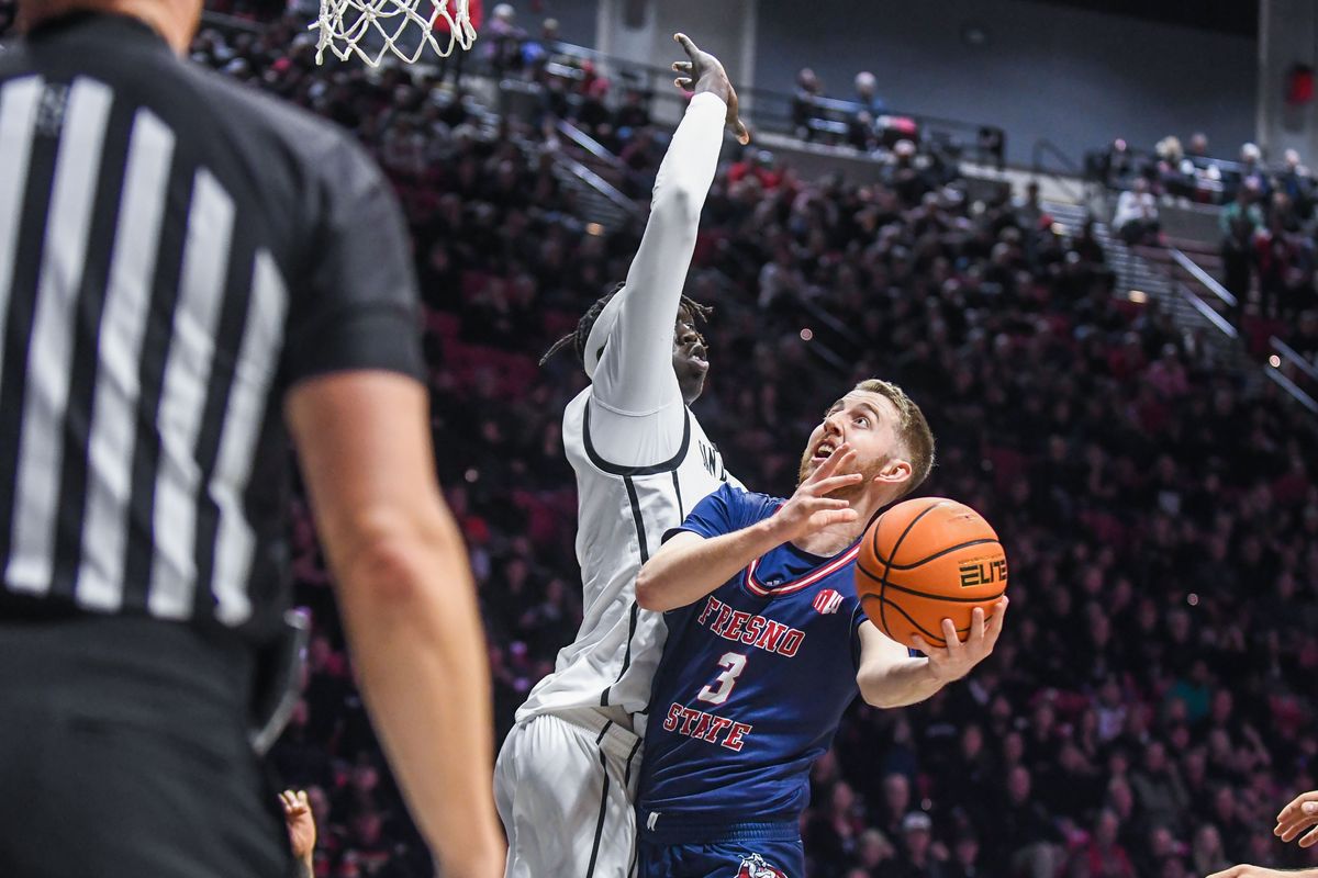 Fresno State  Jake Heidbreder (3) drives to the basket during an NCAA men’s basketball game against  Fresno State.  Saturday January 10, 2026 in  San Diego, California.