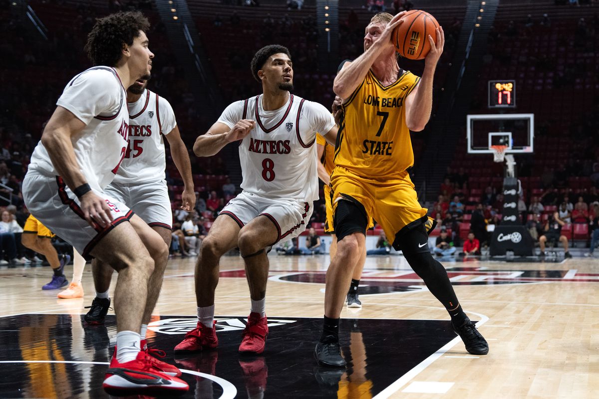Long Beach State guard Jack Payne (7) looks to pass the ball during an NCAA basketball exhibition game against SDSU, Wednesday October 28, 2026 in San Diego, California. Long Beach State guard Jack Payne (7) looks to pass the ball during an NCAA basketball exhibition game against SDSU, Wednesday October 28, 2026 in San Diego, California.