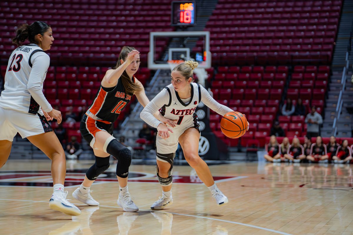 San Diego State Guard Erin Houpt (1) rushing past Idaho State's Forward Alyse Aby (10) during a non-conference game against Idaho State, Monday November 11, 2024 in San Diego California. San Diego State Guard Erin Houpt (1) rushing past Idaho State's Forward Alyse Aby (10) during a non-conference game against Idaho State, Monday November 11, 2024 in San Diego California.
