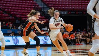 San Diego State grind out a win against Idaho State taken at Viejas Arena (San Diego State Aztecs). Photo by Ysa Garcia - The Sporting Tribune