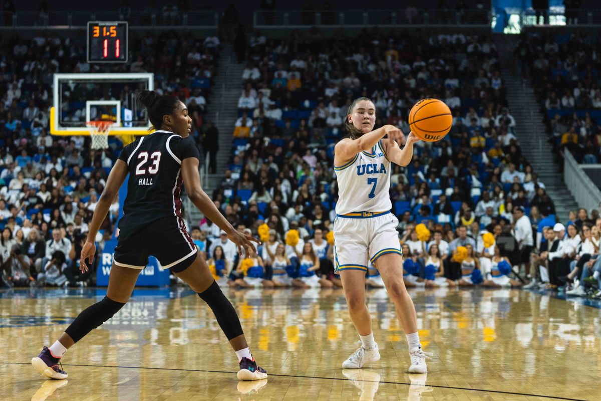 UCLA guard Elina Aarnisalo (7) setting up the offenseduring an NCAA basketball game against the South Carolina Gamecocks, Sunday November 24th, 2024 in Los Angeles, California. UCLA guard Elina Aarnisalo (7) setting up the offenseduring an NCAA basketball game against the South Carolina Gamecocks, Sunday November 24th, 2024 in Los Angeles, California.