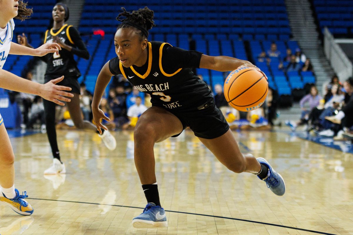 Long Beach State guard Tairat Samuel-Afolabi (3) drives in with the ball during an NCAA basketball game against the UCLA Bruins, Saturday December 20, 2025 in Los Angeles, Calif.