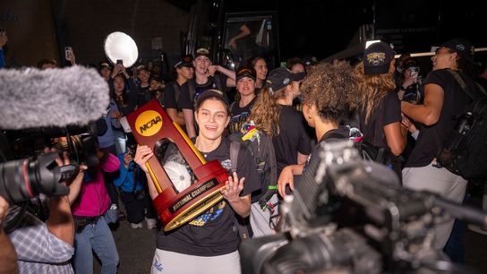 TST Images: UCLA WBB returns to UCLA from the Natty taken Los Angeles (UCLA Bruins). Photo by Jessica Cryderman - The Sporting Tribune