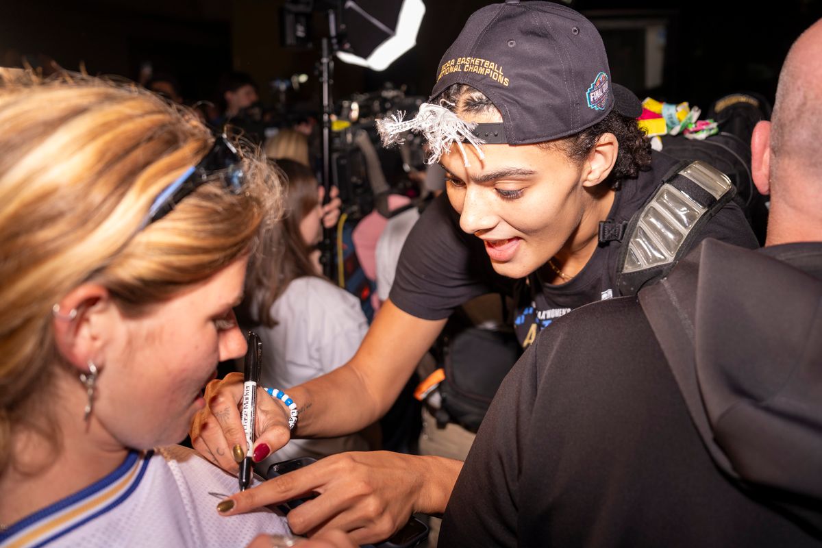 UCLA center Lauren Betts (51) signs autographs for fans after winning the NCAA women's basketball National Championship on April 5th, 2026 at UCLA Campus in Los Angeles, CA. UCLA center Lauren Betts (51) signs autographs for fans after winning the NCAA women's basketball National Championship on April 5th, 2026 at UCLA Campus in Los Angeles, CA.