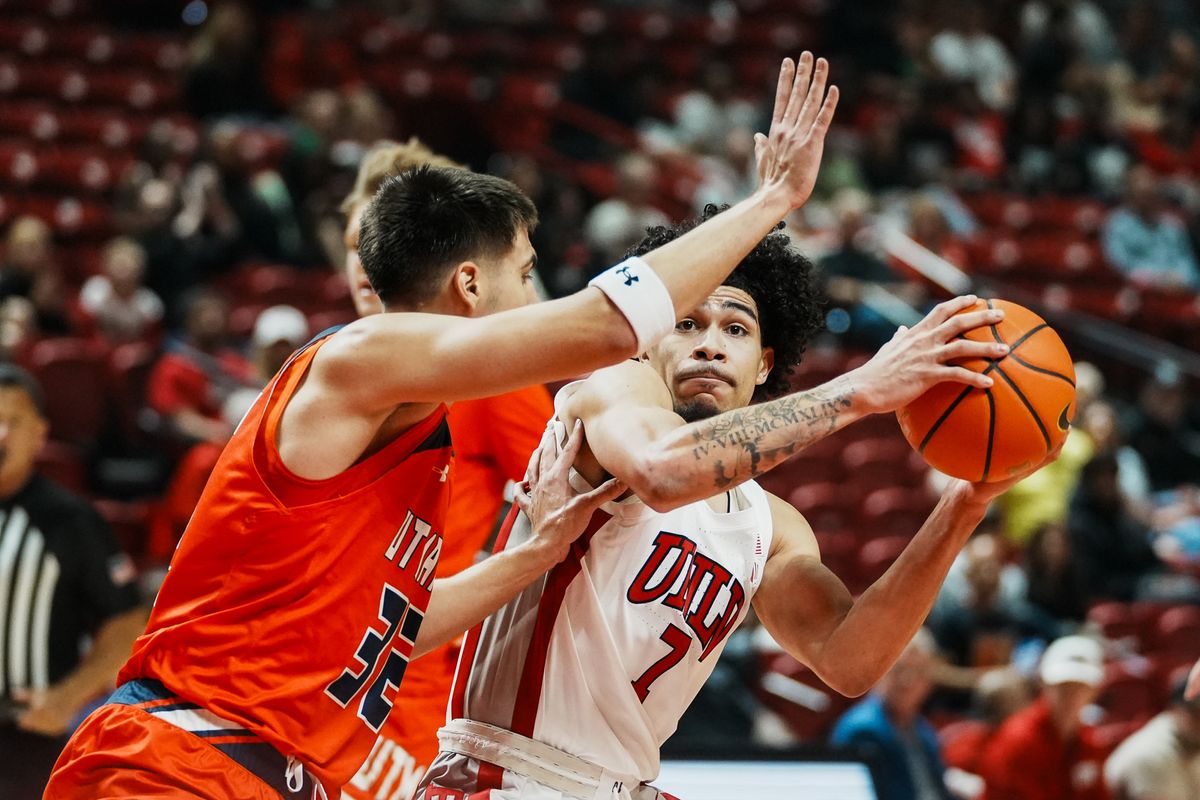 UNLV guard Al Green (7) scans the court during while guarded by UT Martin guard Fillip Petkovski (32) during first half of college basketball game against UT Martin on Tuesday ,Nov. 4, 2025 at Thomas and Mack Center in Las Vegas.