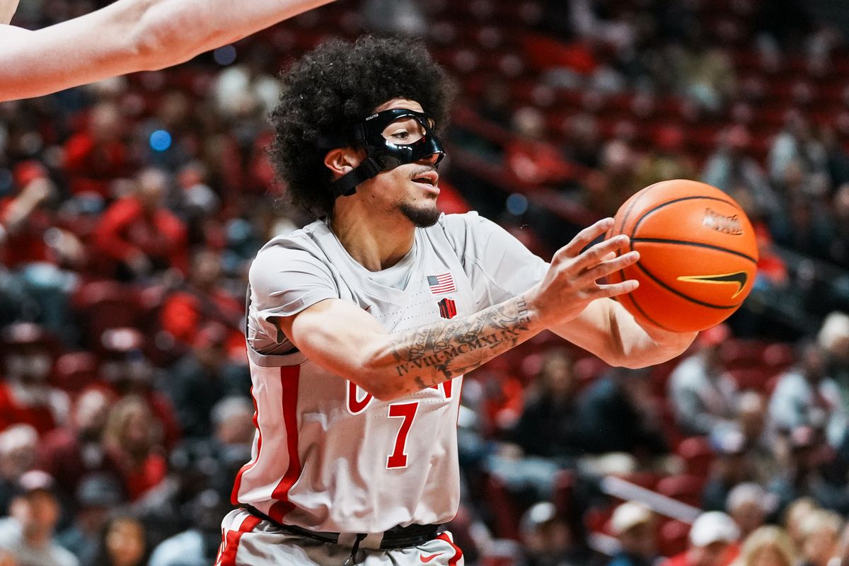 UNLV guard Al Green (7) scans the court during first half of college basketball game against New Mexico on Tuesday, January 27, 2026 at Thomas & Mack Arena in Las Vegas.