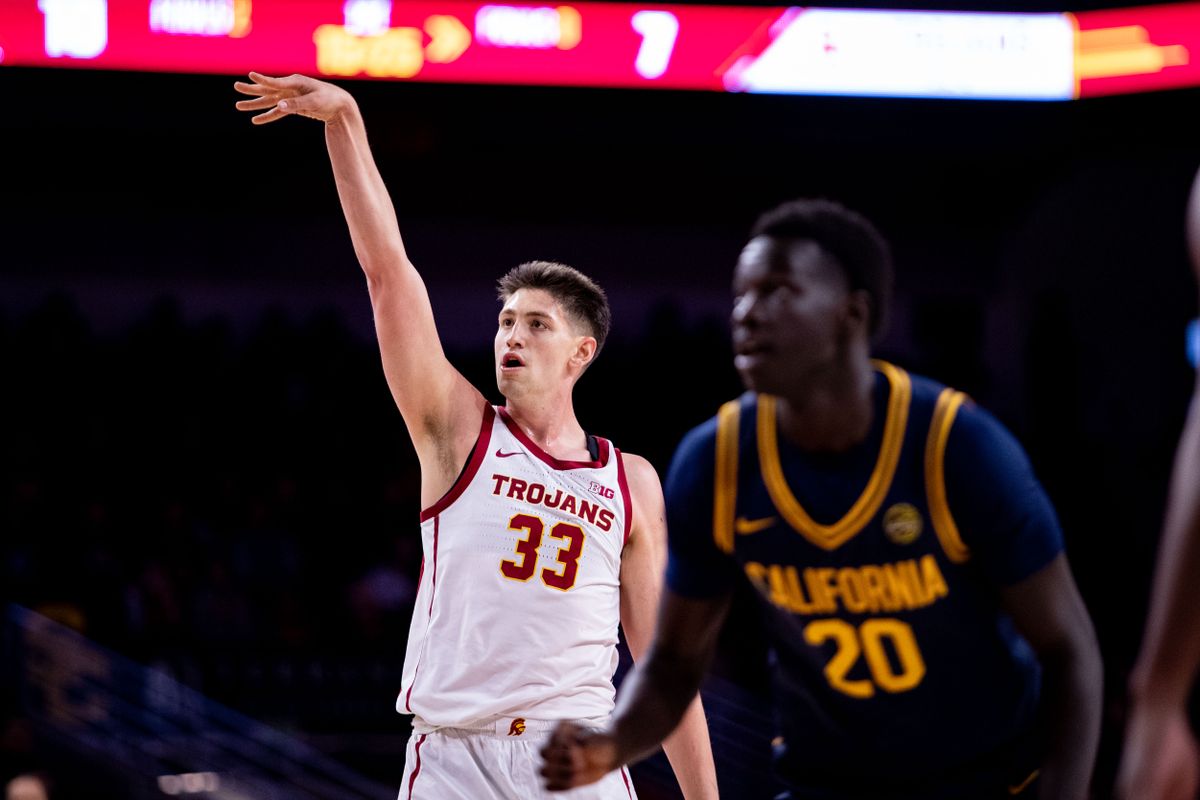 USC Trojans forward Josh Cohen (33) sinks a three-pointer during the 1st half of the game against the California Golden Bears on Sunday, November 17th, 2024, at Galen Center in Los Angeles, CA.
