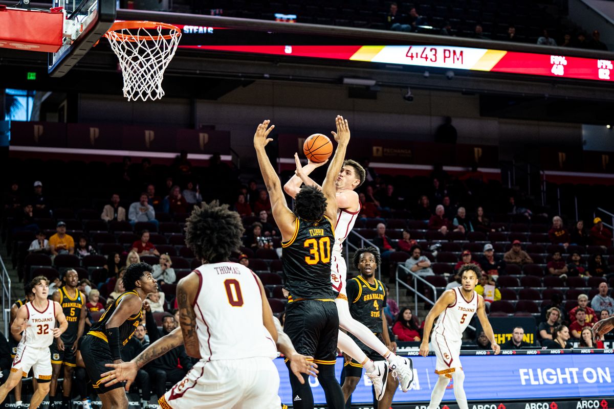 USC Trojans Forward Josh Cohen (33) makes a contested layup during the 1st half of the game against Grambling St on Sunday, November 24th, 2024, at Galen Center in Los Angeles, CA. USC Trojans Forward Josh Cohen (33) makes a contested layup during the 1st half of the game against Grambling St on Sunday, November 24th, 2024, at Galen Center in Los Angeles, CA.