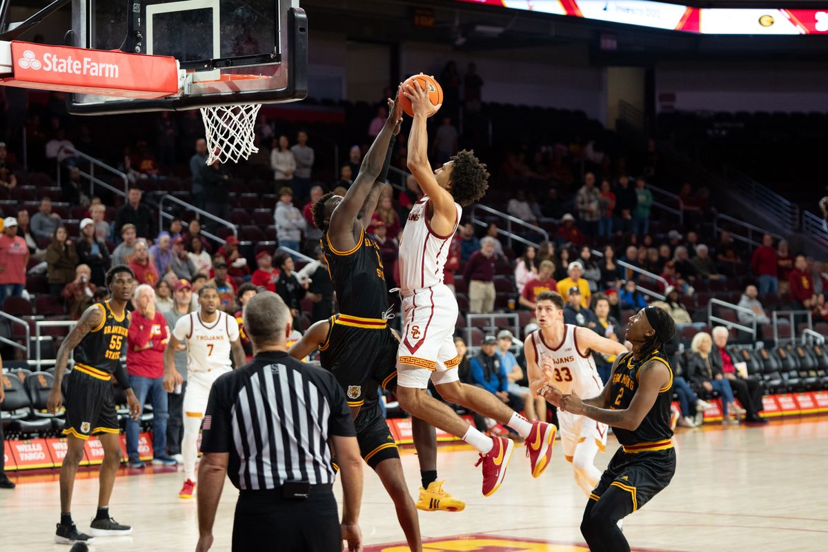USC Trojans guard Desmond Claude (1) attacks the rim against the defender in the 2nd half of the game against Grambling St on Sunday, November 24th, 2024, at Galen Center in Los Angeles, CA. USC Trojans guard Desmond Claude (1) attacks the rim against the defender in the 2nd half of the game against Grambling St on Sunday, November 24th, 2024, at Galen Center in Los Angeles, CA.