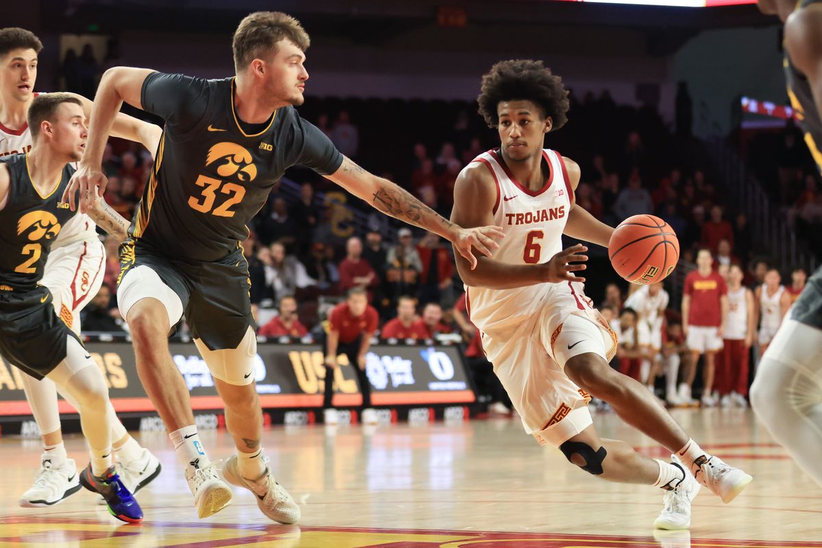 USC G Wesley Yates (6) drives towards the basket against the Iowa Hawkeyes on January 14th, 2025 at the Galen Center in Los Angeles, CA.
