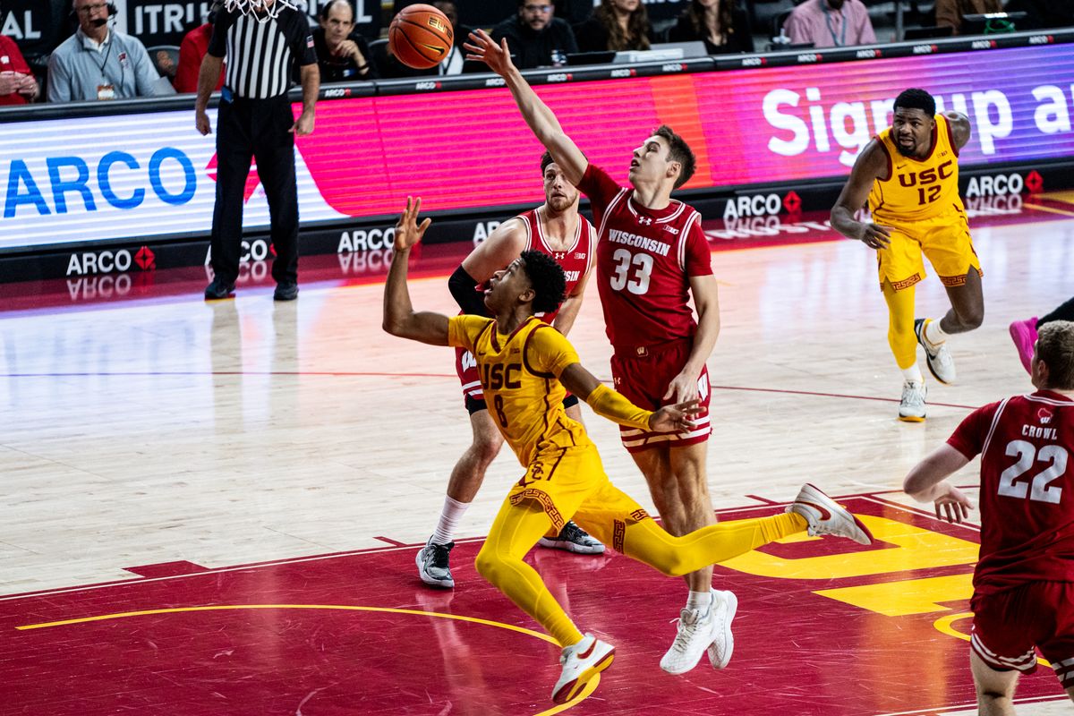 USC Trojans G Kevin Patton JR (8) takes a circus layup in the game against Wisconsin on Saturday, January 18th, 2025, at Galen Center in Los Angeles, CA.