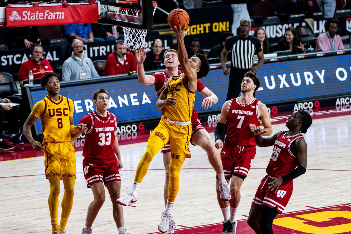 USC Trojans G Desmond Claude (1) attacks the rim in the game against Wisconsin on Saturday, January 18th, 2025, at Galen Center in Los Angeles, CA.