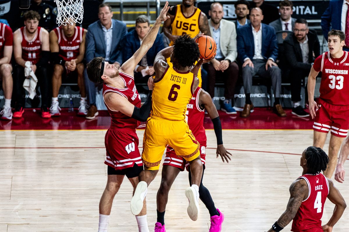 USC Trojans G Wesley Yates III (6) attacks the rim against the defender in the game against Wisconsin on Saturday, January 18th, 2025, at Galen Center in Los Angeles, CA.