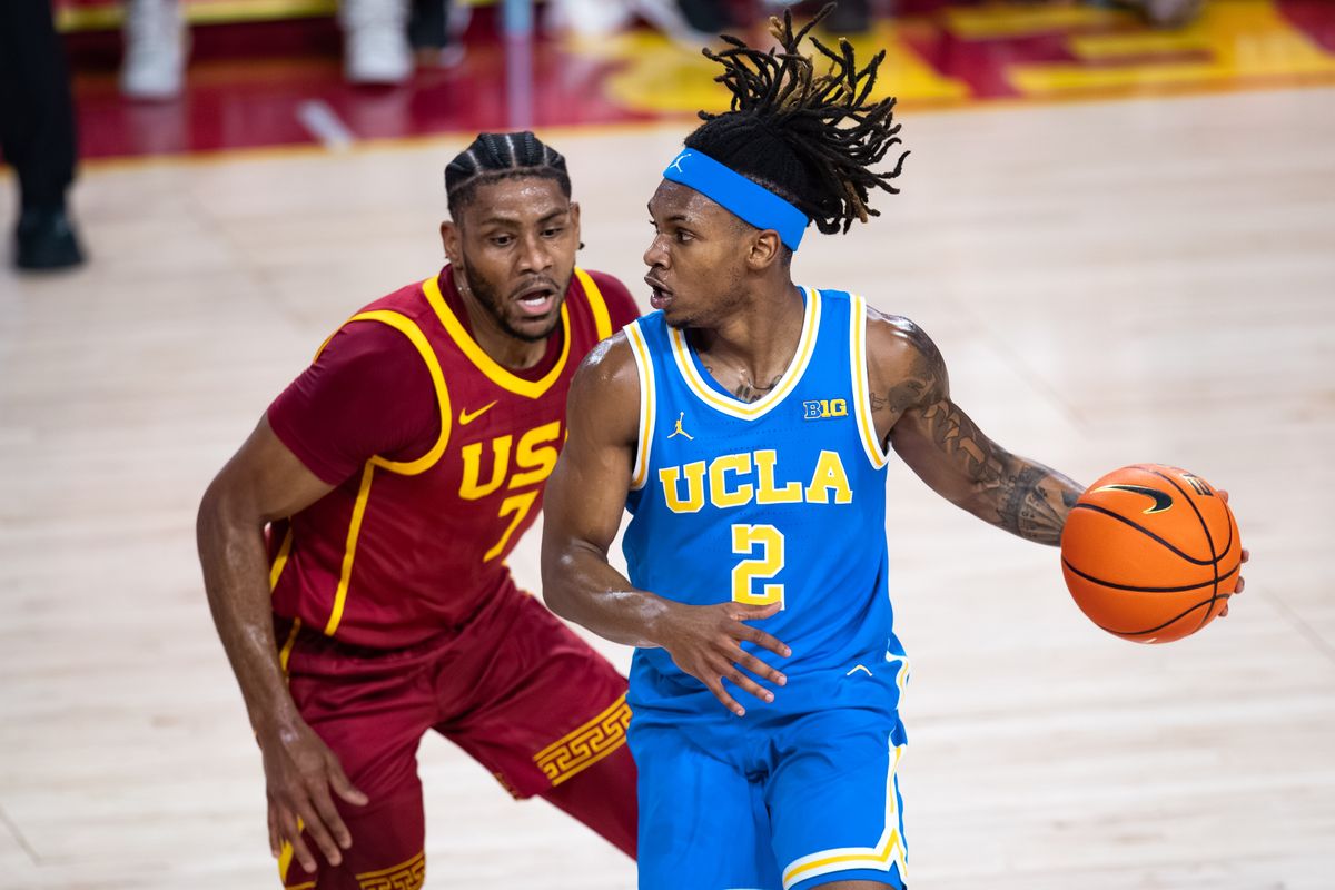 UCLA Bruins guard Dylan Andrews (2) runs with the ball during the 1st half of the game against the USC Trojans on Monday, January 27th, 2025, at Galen Center in Los Angeles, CA. UCLA Bruins guard Dylan Andrews (2) runs with the ball during the 1st half of the game against the USC Trojans on Monday, January 27th, 2025, at Galen Center in Los Angeles, CA.
