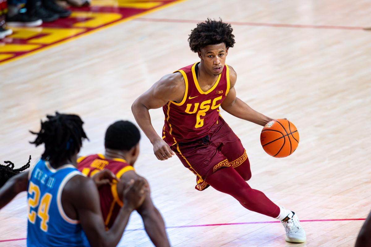 USC Trojans guard Wesley Yates III (6) runs down the ball during the 2nd half of the game against the UCLA Bruins on Monday, January 27th, 2025, at Galen Center in Los Angeles, CA. USC Trojans guard Wesley Yates III (6) runs down the ball during the 2nd half of the game against the UCLA Bruins on Monday, January 27th, 2025, at Galen Center in Los Angeles, CA.
