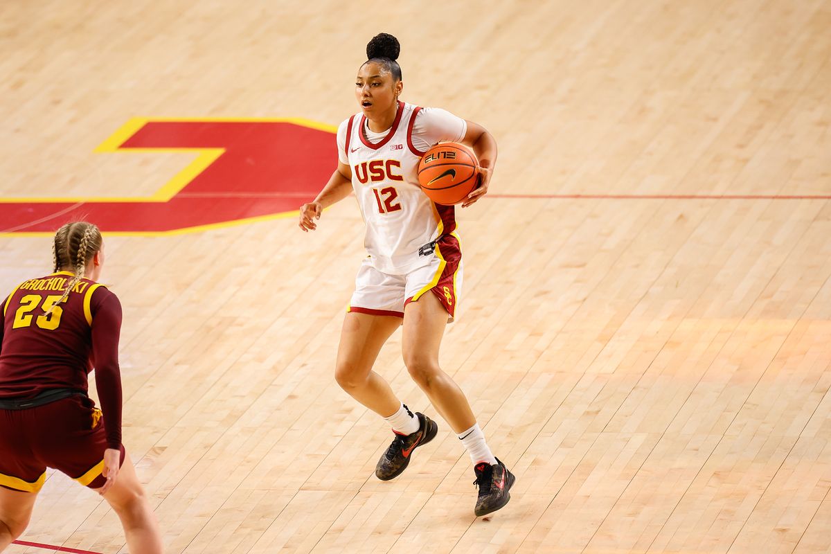 USC Trojans Guard Juju Watkins (14) looks for teammate during game against Minnesota Golden Gophers on Thursday, January 30, 2025 in Los Angeles, CA. USC Trojans Guard Juju Watkins (14) looks for teammate during game against Minnesota Golden Gophers on Thursday, January 30, 2025 in Los Angeles, CA.