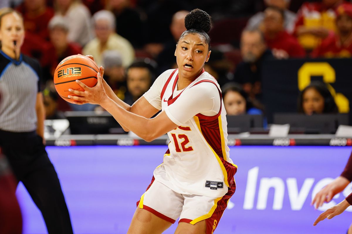 USC Trojans Guard Juju Watkins (14) drives the ball to the basket during game against Minnesota Golden Gophers on Thursday, January 30, 2025 in Los Angeles, CA. USC Trojans Guard Juju Watkins (14) drives the ball to the basket during game against Minnesota Golden Gophers on Thursday, January 30, 2025 in Los Angeles, CA.