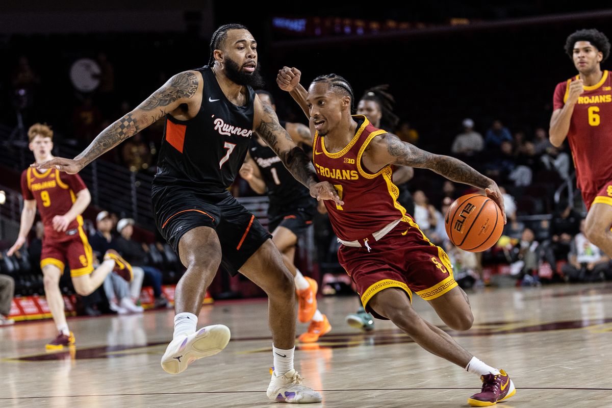 USC guard Jordan Marsh (7) goes up for a shot during a Big Ten Conference college basketball game against the UTSA Roadrunners, Wednesday December 17, 2025 in Los Angeles, Calif.