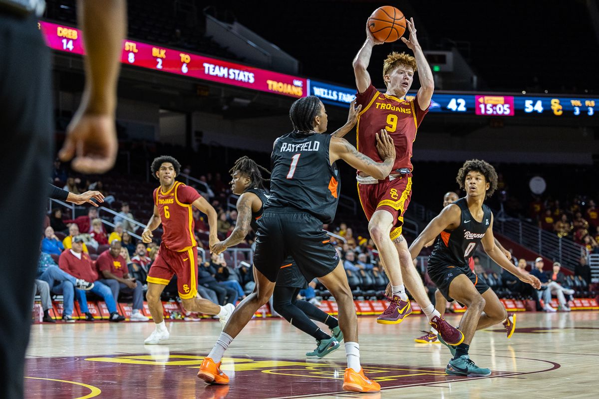 USC guard Ryan Cornish (9) passes the ball during a Big Ten Conference college basketball game against the UTSA Roadrunners, Wednesday December 17, 2025 in Los Angeles, Calif.