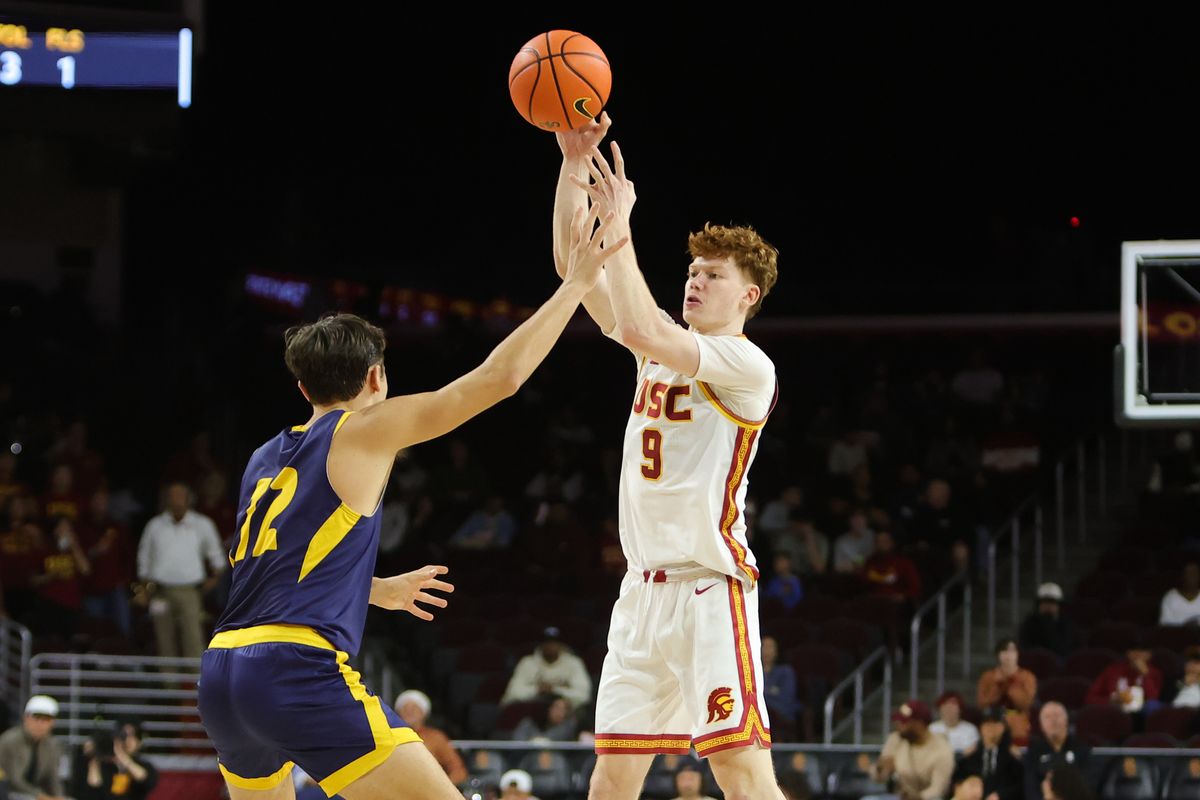 #9 G Ryan Cornish.of USC attempts a pass during a NCAA basketball against UC Santa Cruz on December 21, 2025 in Los Angeles, CA.