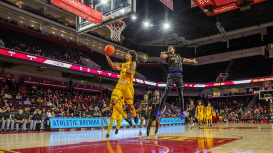 USC Trojans forward Desmond Claude (1) runs for a layup during the game against the California Golden Bears on Sunday, November 17th, 2024, at Galen Center in Los Angeles, CA. USC Trojans forward Desmond Claude (1) runs for a layup during the game against the California Golden Bears on Sunday, November 17th, 2024, at Galen Center in Los Angeles, CA.