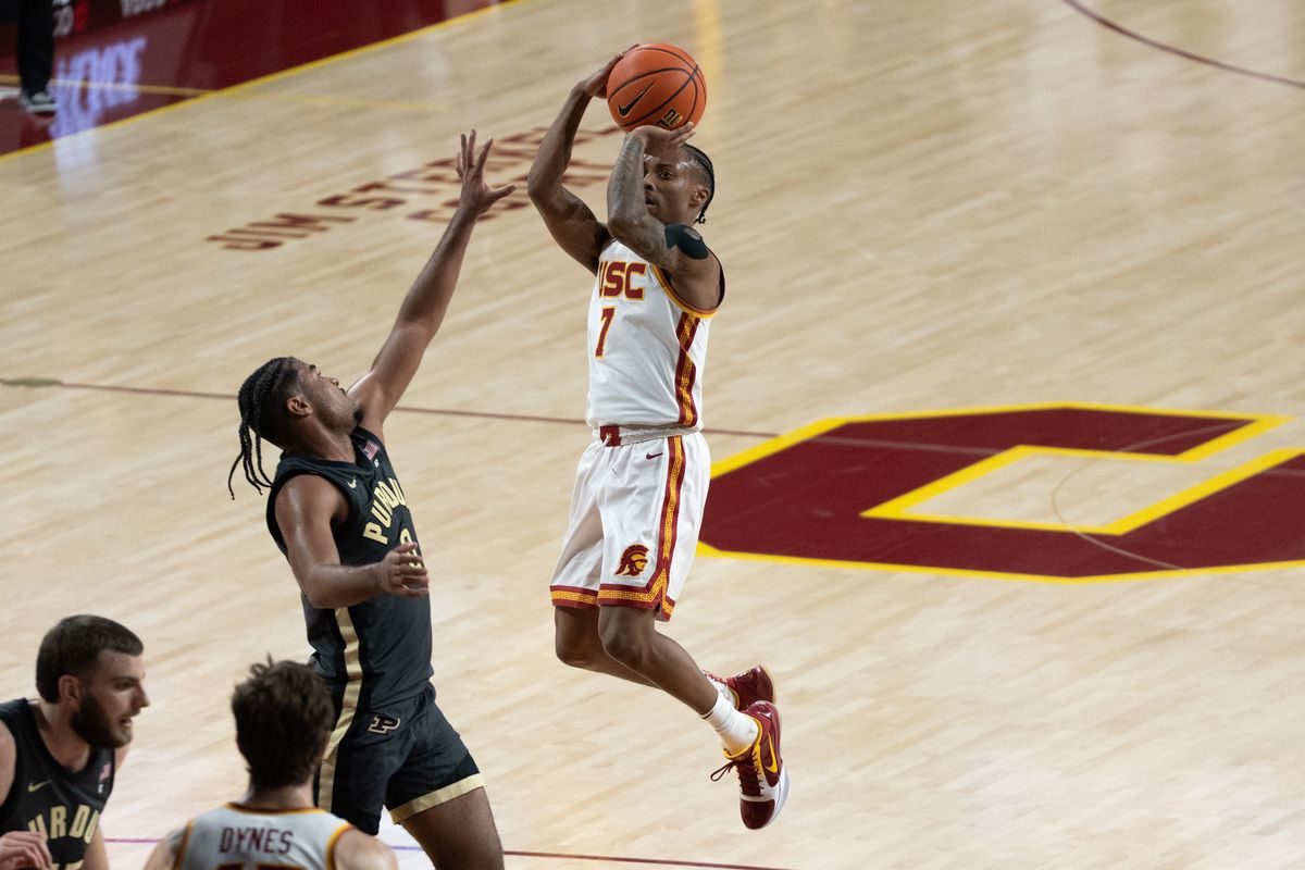 USC Trojans Guard Jordan Marsh (7) attacks the middle and pulls up for a mid jumper during a men's college basketball game against the Purdue Boilermakers, Saturday January 17th, 2026 at Galen Center in Los Angeles, Calif.