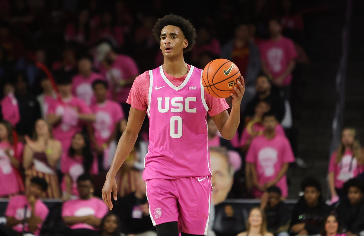 USC guard Alijah Arenas (0) dribbles the basketball during an NCAA basketball game against Northwestern on January 21, 2026 in Los Angeles, CA.