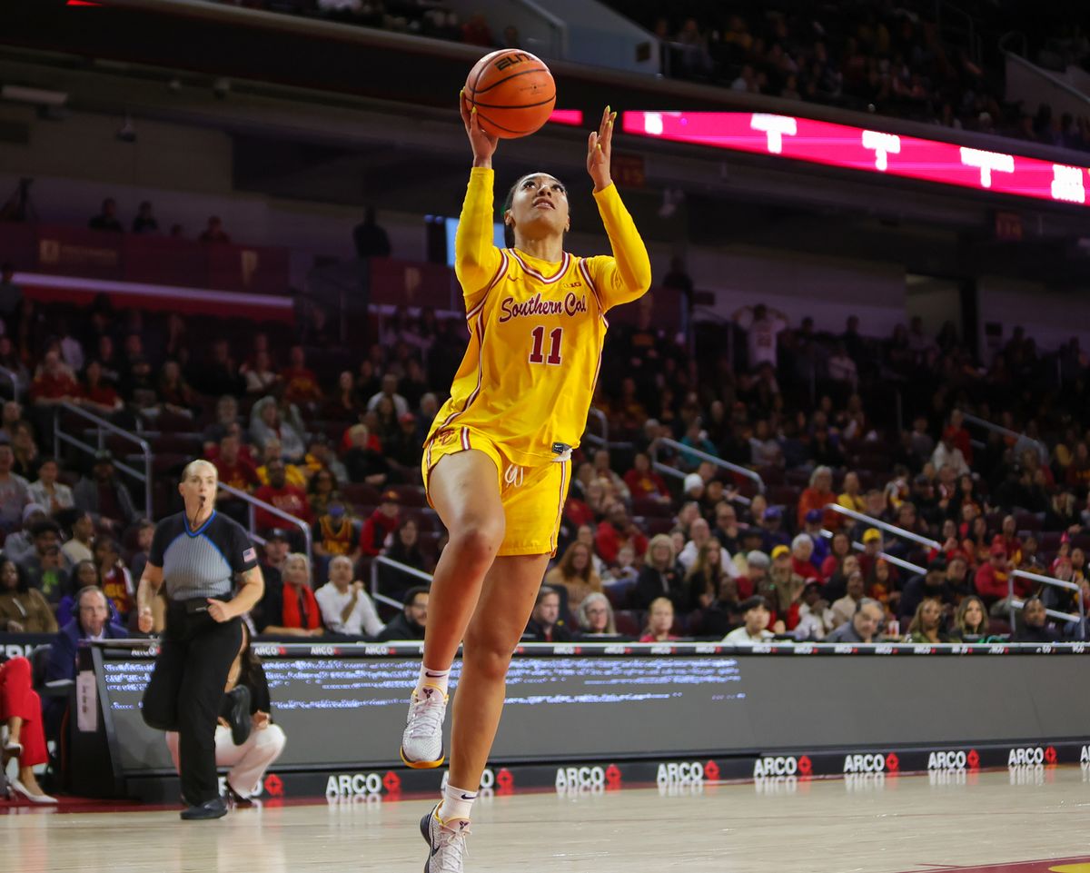 USC G (11) Kennedy Smith drives in for a layup against the Nebraska Cornhuskers on January 1, 2025 at the Galen Center in Los Angeles, CA.