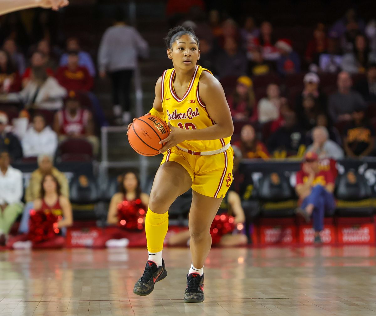 USC G (10) Malia Samuels pushes the ball up court against the Nebraska Cornhuskers on January 1, 2025 at the Galen Center in Los Angeles, CA.