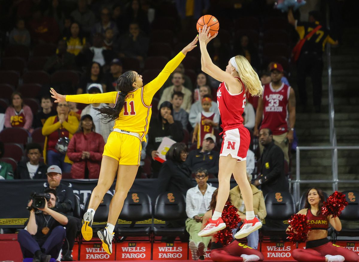 USC G (11) Kennedy Smith attempts to block a shot against the Nebraska Cornhuskers on January 1, 2025 at the Galen Center in Los Angeles, CA.